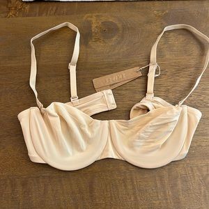 Skims Smoothing Strapless Bra